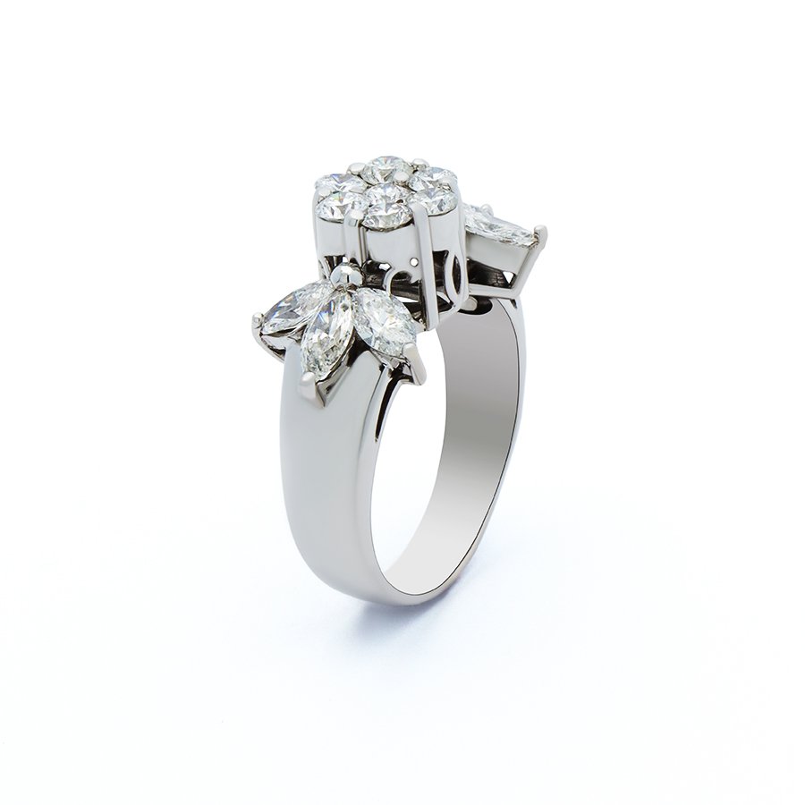 Exquisite Diamond Cluster Ring with Floral Motif Design