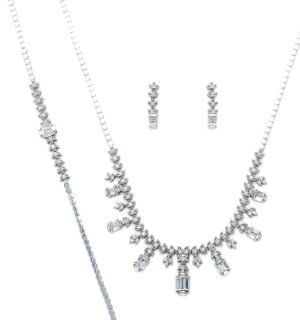 Dazzling Diamond Jewelry Set with Intricate Design1