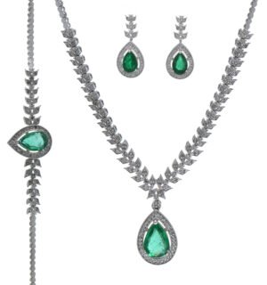 Exquisite Emerald and Diamond Jewelry Set