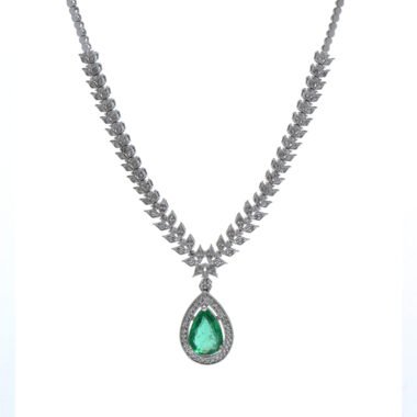 Exquisite Emerald and Diamond Jewelry Set